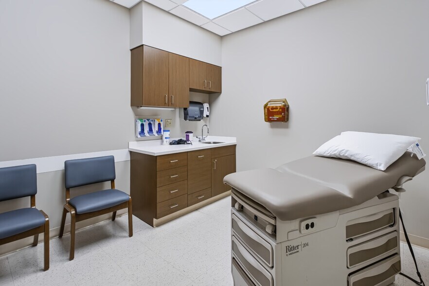 More Photos Of 1377 Locust Ave, Fairmont Medical For Sale