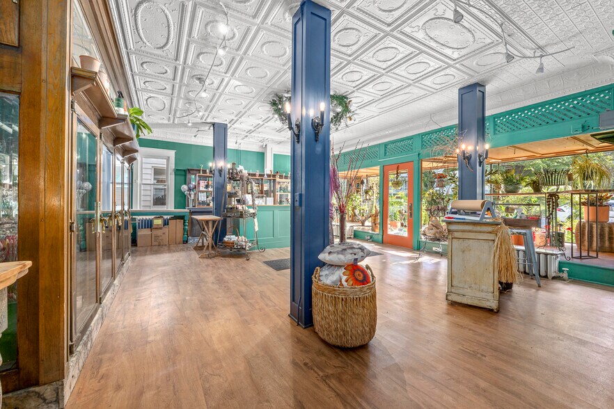 More Photos Of 128 Green St, Hudson Storefront Retail Residential For Sale