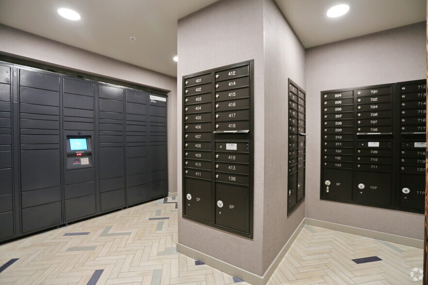 More Photos Of 6717 Roosevelt Way NE, Seattle Apartments For Lease