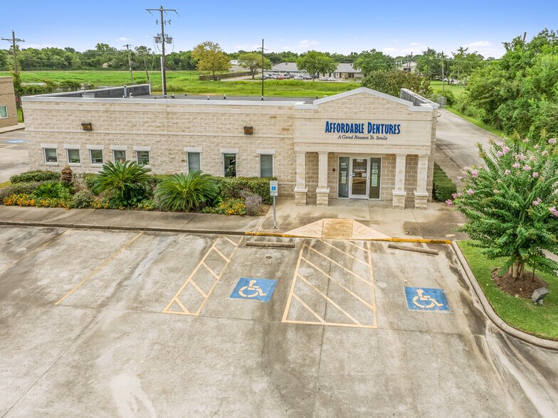 More Photos Of 3095 College St, Beaumont Medical For Sale