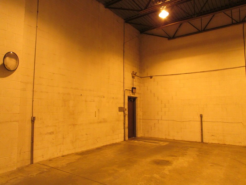 More Photos Of 14033-14055 Achyl Ave, Warren Warehouse For Sale