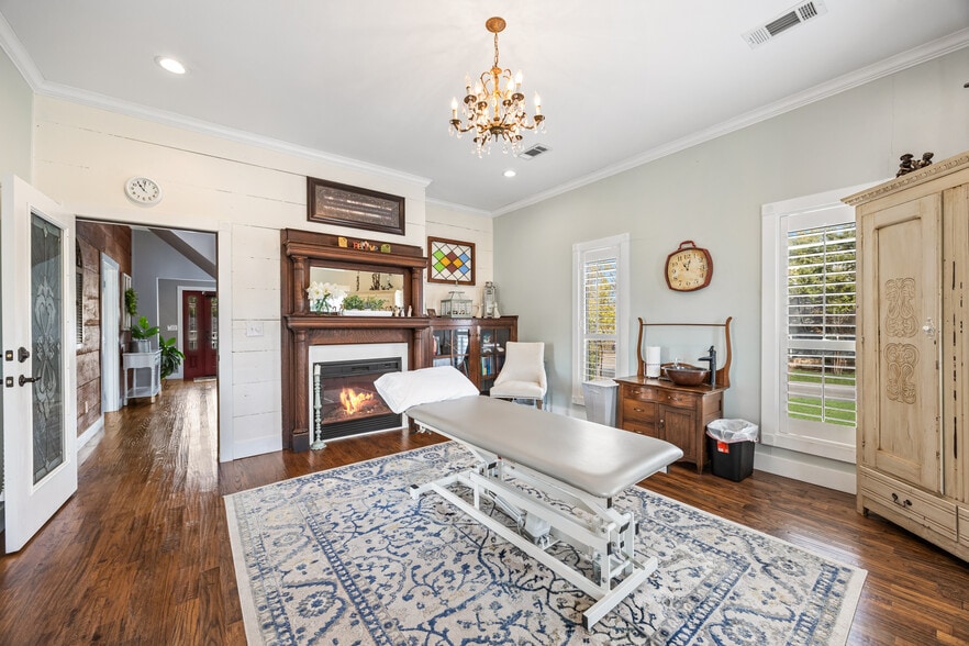 More Photos Of 203 N Alamo Rd, Rockwall Office For Sale