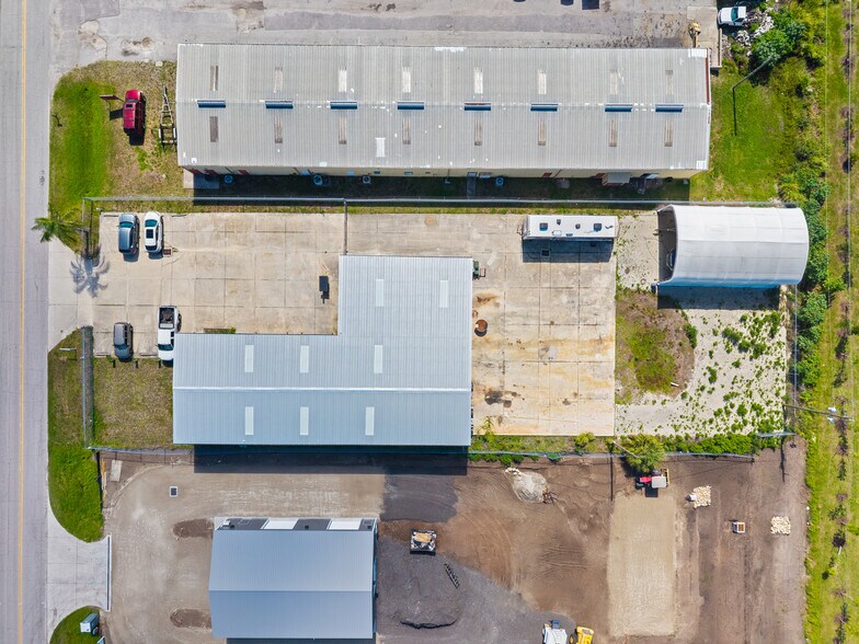 More Photos Of 2640 Avenue of the Americas St, Englewood Warehouse For Sale