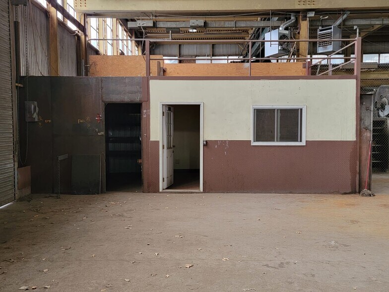 More Photos Of 375 Western Hwy, Tappan Warehouse For Lease