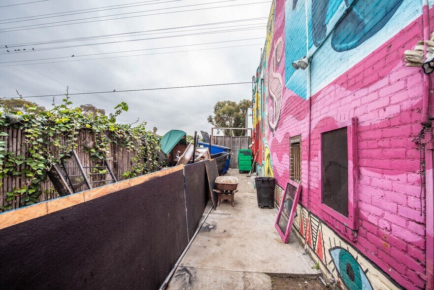 More Photos Of 2184-2186 Logan Ave, San Diego Office For Lease