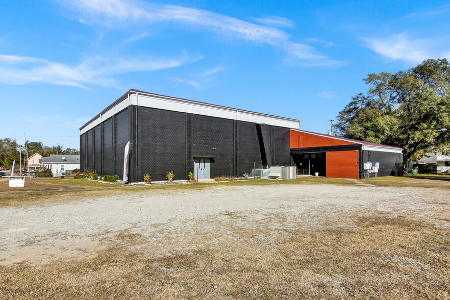 More Photos Of 920 N 6th St, Wilmington Religious Facility For Sale