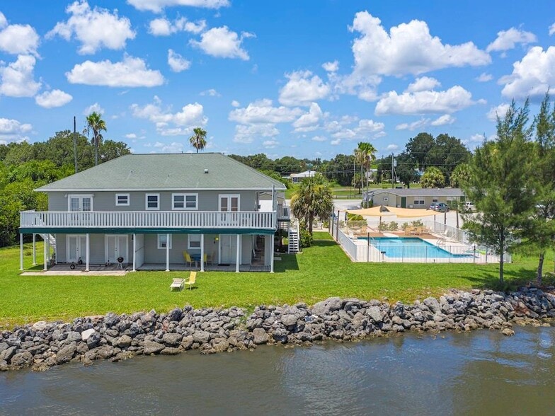 More Photos Of 412 Indian River Dr, Sebastian Hotel For Sale