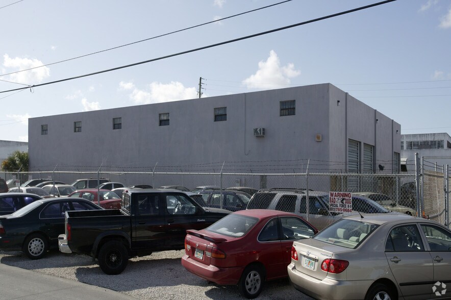 More Photos Of 3580 NW 49th St, Miami Warehouse For Lease