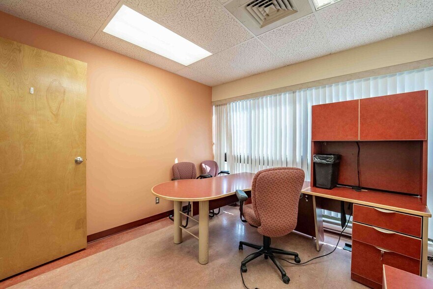 More Photos Of 29 Main St E, Chelmsford Office For Sale