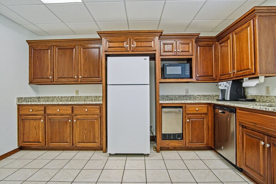 More Photos Of 1006 24th Ave NW, Norman Office For Sale