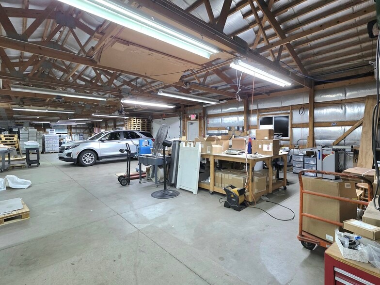 More Photos Of 14440 W Edison Dr, New Lenox Manufacturing For Sale