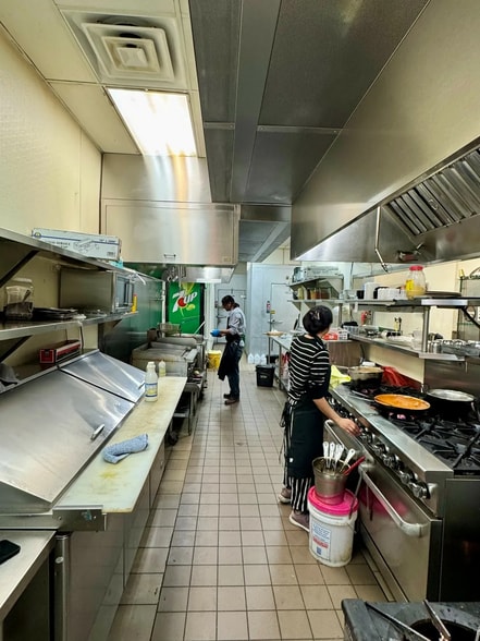 More Photos Of 1023-1025 W Belmont Ave, Chicago Storefront For Sale