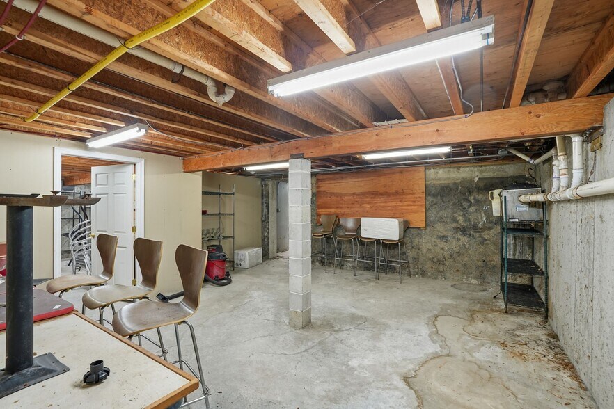 More Photos Of 332 Farnum Pike, Smithfield Restaurant For Sale