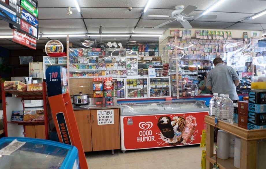 More Photos Of 5552-5598 Commercial Way, Spring Hill Service Station For Sale