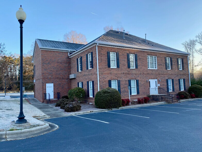 More Photos Of 1107 Statesville Blvd, Salisbury Medical For Lease