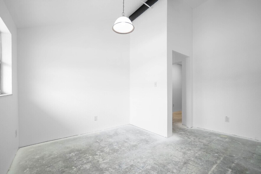 More Photos Of 708 NE 6th St, Crystal River Medical For Sale