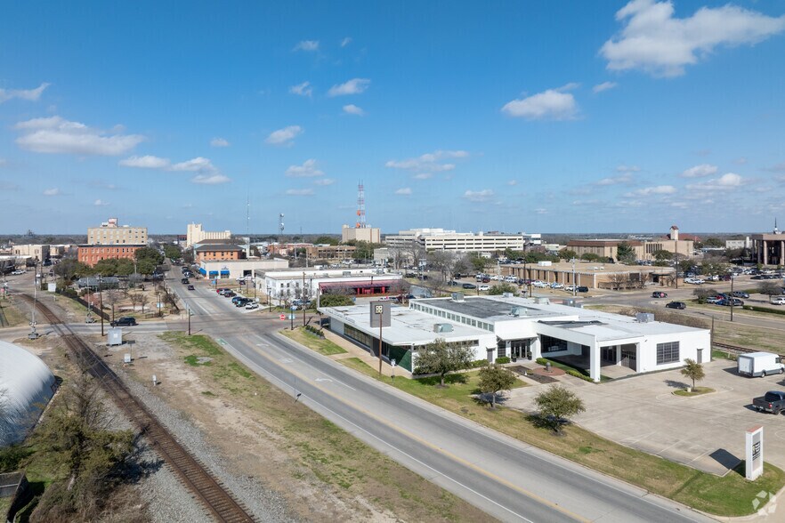 More Photos Of 401 S Main St, Bryan General Retail For Sale