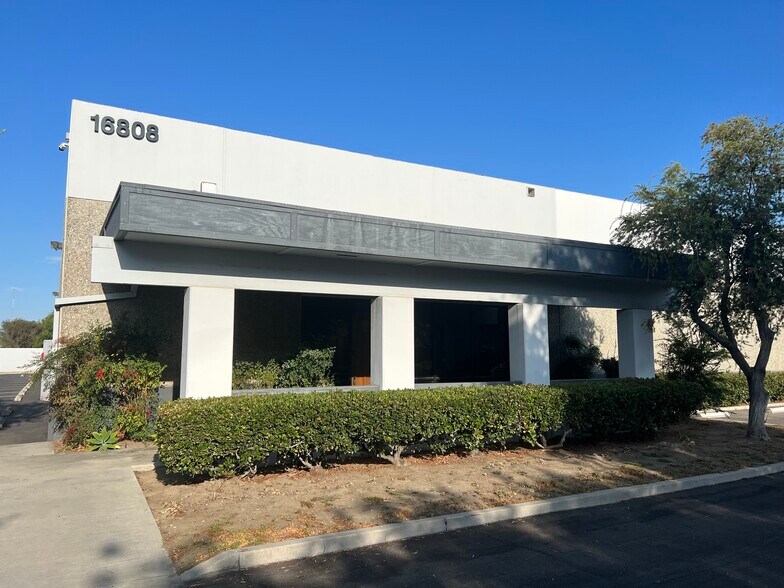 More Photos Of 16808-16818 Marquardt Ave, Cerritos Warehouse For Lease