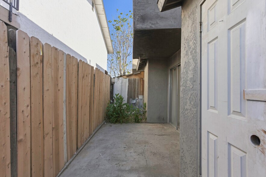 More Photos Of 330 Roberts Ln, Bakersfield Apartments For Sale