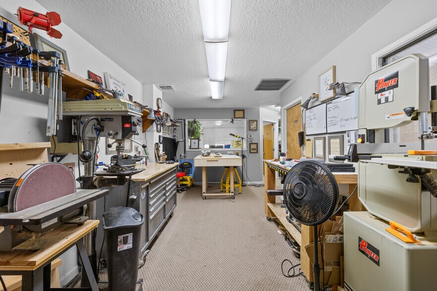 More Photos Of 744 S Grape St, Medford Industrial For Sale