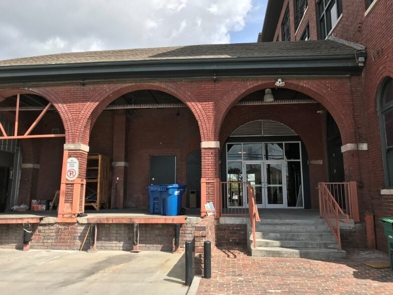 More Photos Of 8300 Earhart Blvd, New Orleans Loft Creative Space For Lease