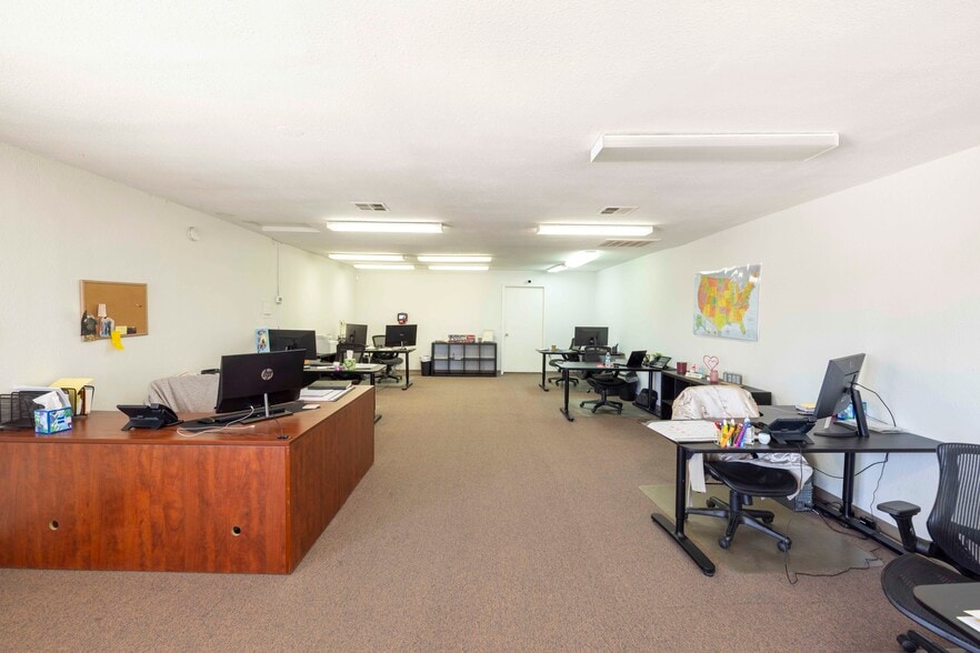 More Photos Of 18026 Jonathan St, Adelanto Medical For Lease