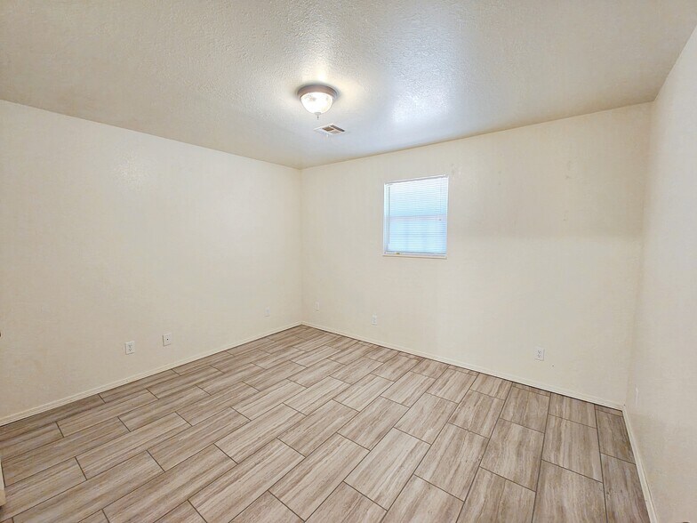 More Photos Of 1133 W 4th St, Tahlequah Apartments For Sale