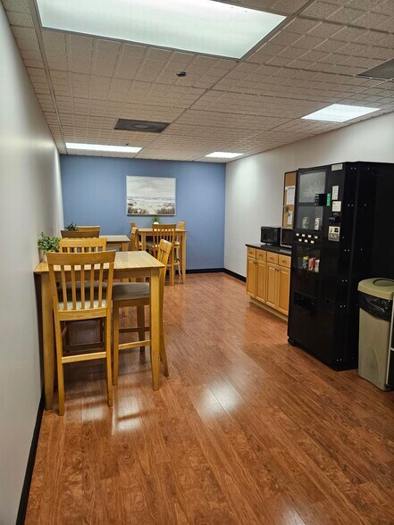 More Photos Of 1580 S Milwaukee Ave, Libertyville Office For Lease