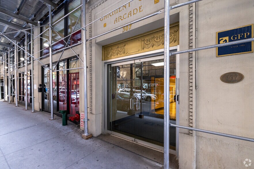 More Photos Of 307 W 36th St, New York Office For Lease