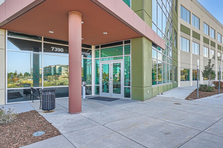 More Photos Of 7390 S Iola St, Englewood Office For Lease