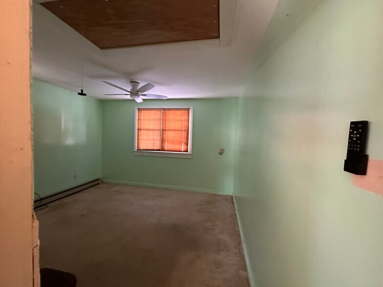 More Photos Of 54 Old Main St, South Yarmouth Flex For Sale