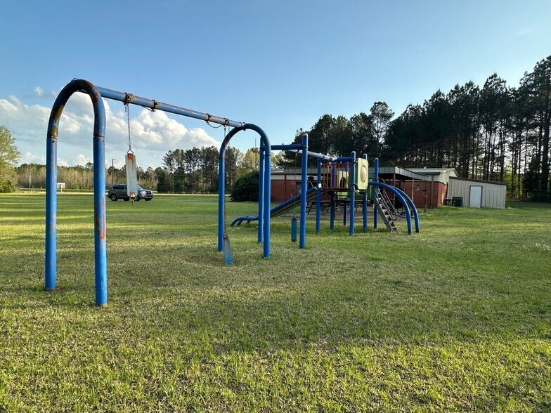 More Photos Of 10 Bowen Rd, Eupora Freestanding For Sale