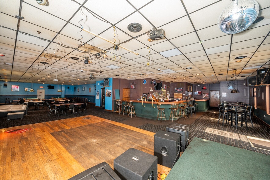 More Photos Of 1849 Gardner Ln NW, Corydon Sports And Entertainment For Sale