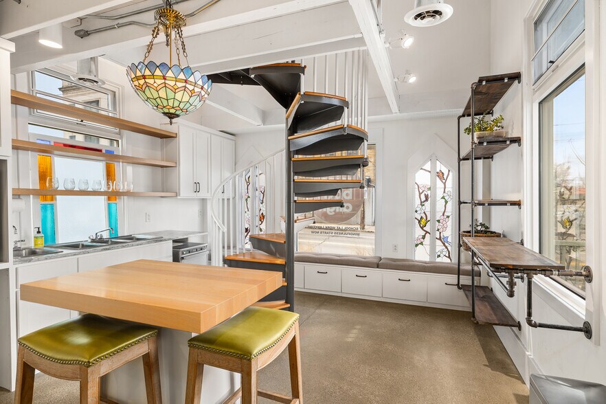 More Photos Of 20 N Mulberry St, Mansfield Office For Sale