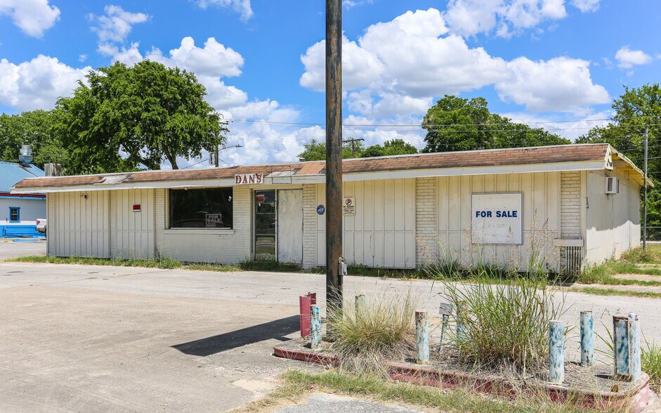 More Photos Of 321 Linda Dr, San Marcos Freestanding For Sale