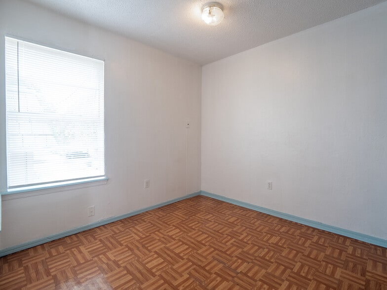 More Photos Of 5924 NW 10th St, Oklahoma City Apartments For Sale