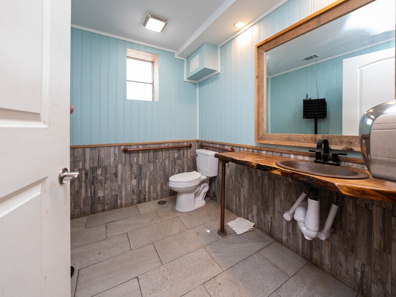 More Photos Of 339 Park St, Canton Restaurant For Sale