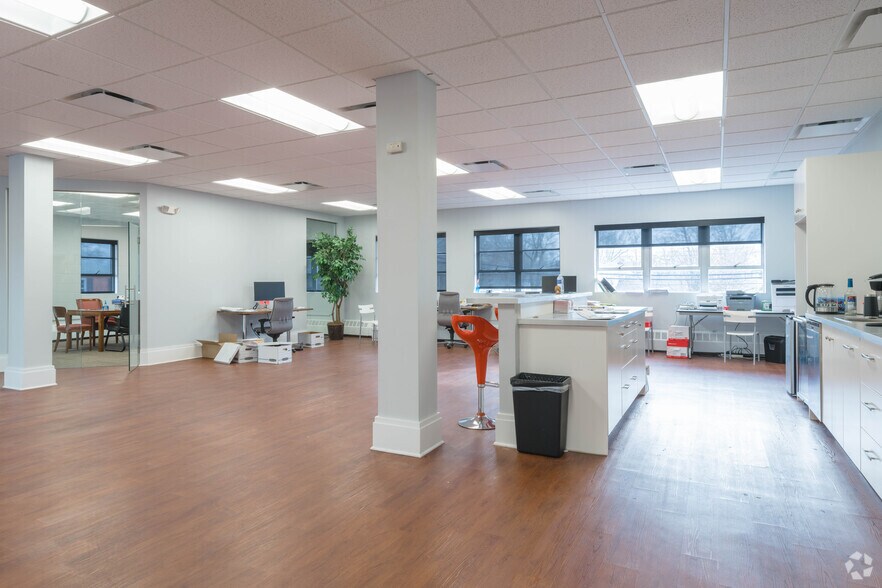 More Photos Of 1321-1325 Millersport Hwy, Amherst Office For Lease