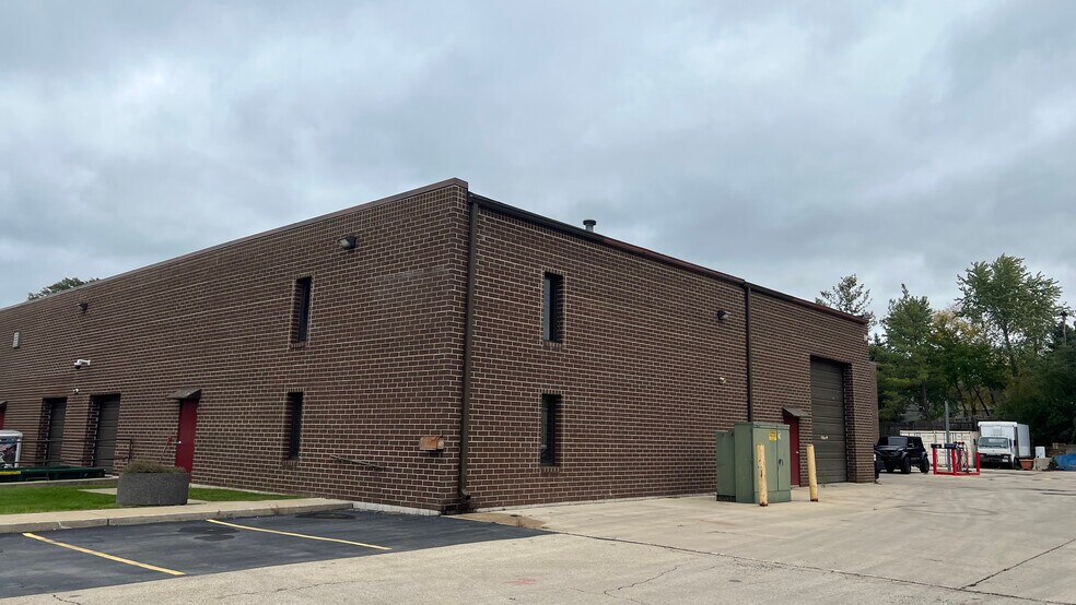 Primary Photo Of 1041 Trine Ct, St Charles Manufacturing For Lease