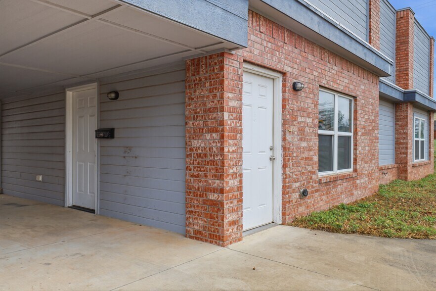 More Photos Of 1300 NE 10th St, Oklahoma City Specialty For Sale
