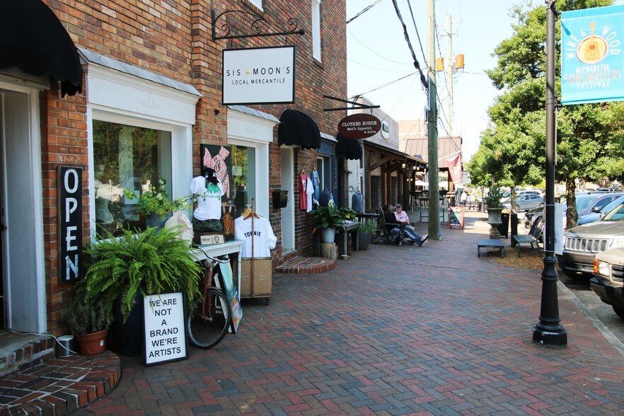 More Photos Of 92 Milton Ave, Alpharetta General Retail For Sale
