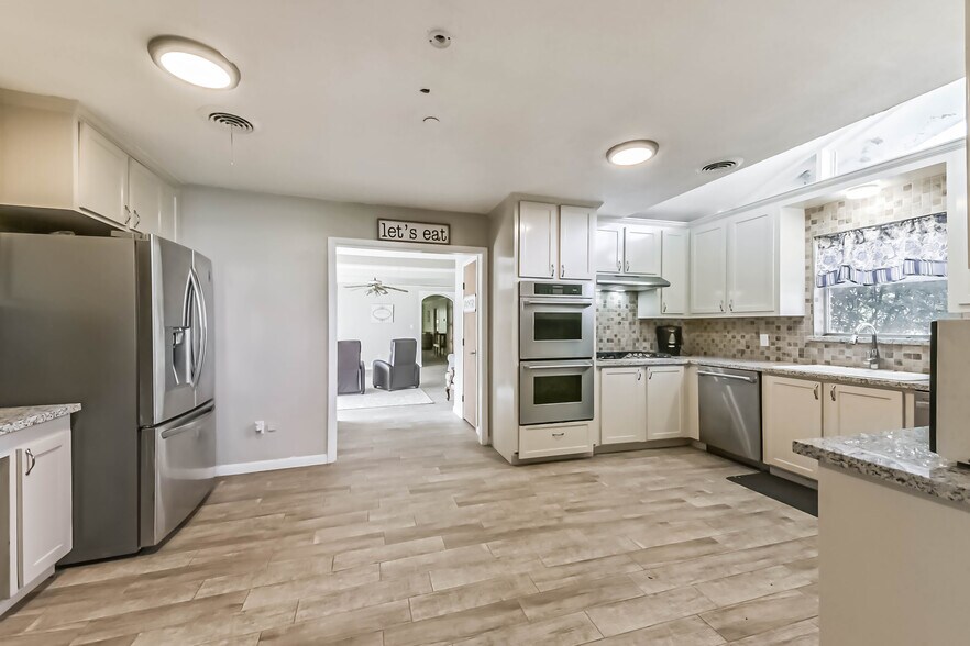 More Photos Of 1270 CR 2293, Cleveland Assisted Living For Sale