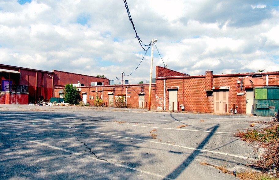 More Photos Of 1103-1115 N Roan St, Johnson City Supermarket For Sale