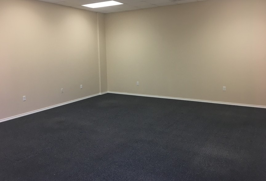 More Photos Of 6717 Kram St, Corpus Christi Warehouse For Lease