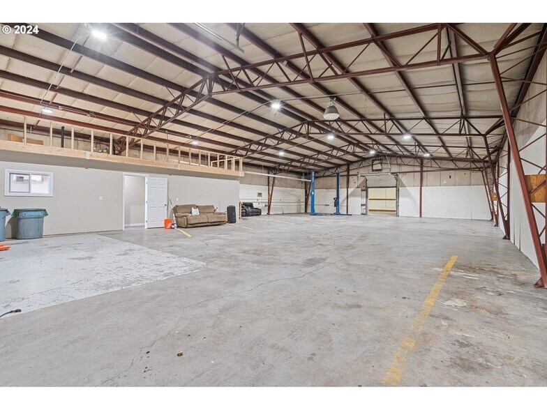 More Photos Of 1845 N 1st Pl, Hermiston Warehouse For Sale