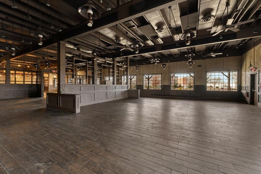 More Photos Of 1445 Center Dr, Medford Restaurant For Lease