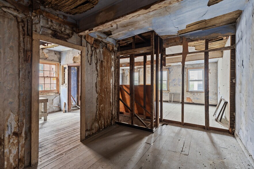 More Photos Of 663 W Pratt St, Baltimore Storefront Retail Residential For Sale