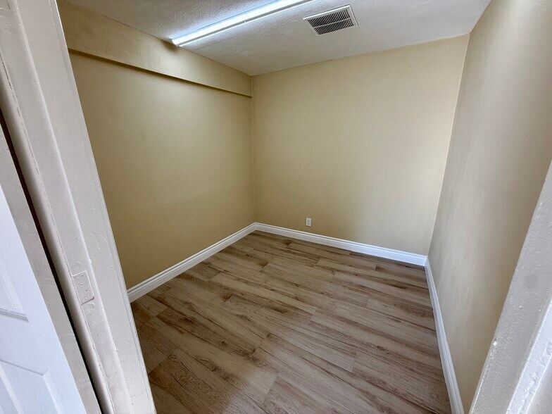 More Photos Of 2039 W Bonanza Rd, Las Vegas Flex For Lease