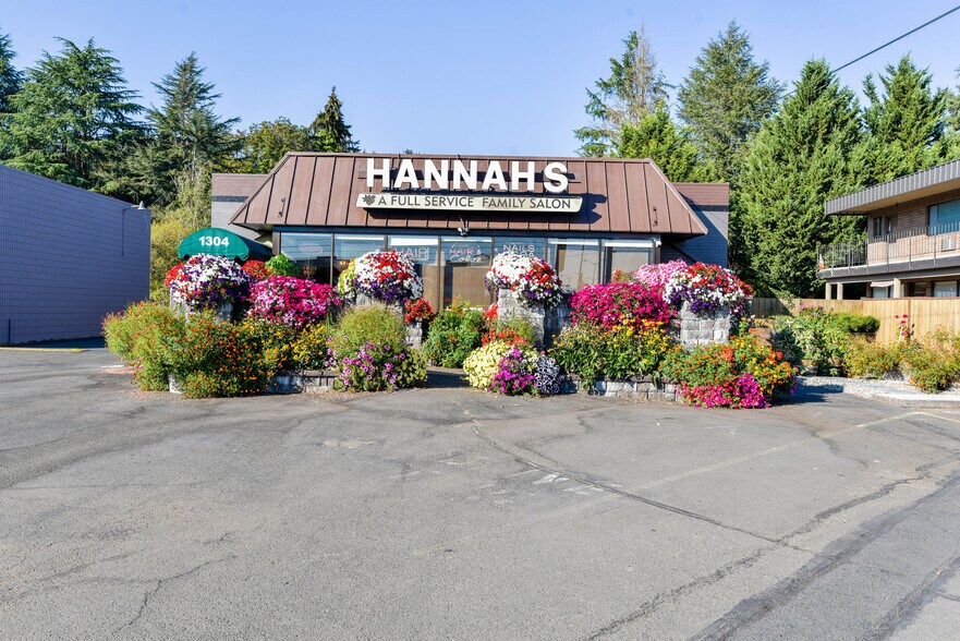 More Photos Of 1304 Ocean Beach Hwy, Longview Storefront Retail Office For Sale