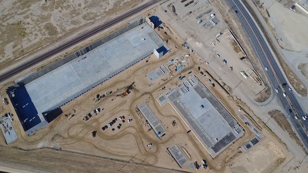 More Photos Of 2152 Coffee Rd, Bakersfield Distribution For Lease